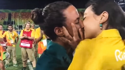 Olympijská romance: Vezmeš si mě? Ragbistka řekla přítelkyni ano přímo na hřišti