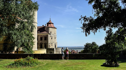 Zámek, který neměl existovat a české hudební okno do světa