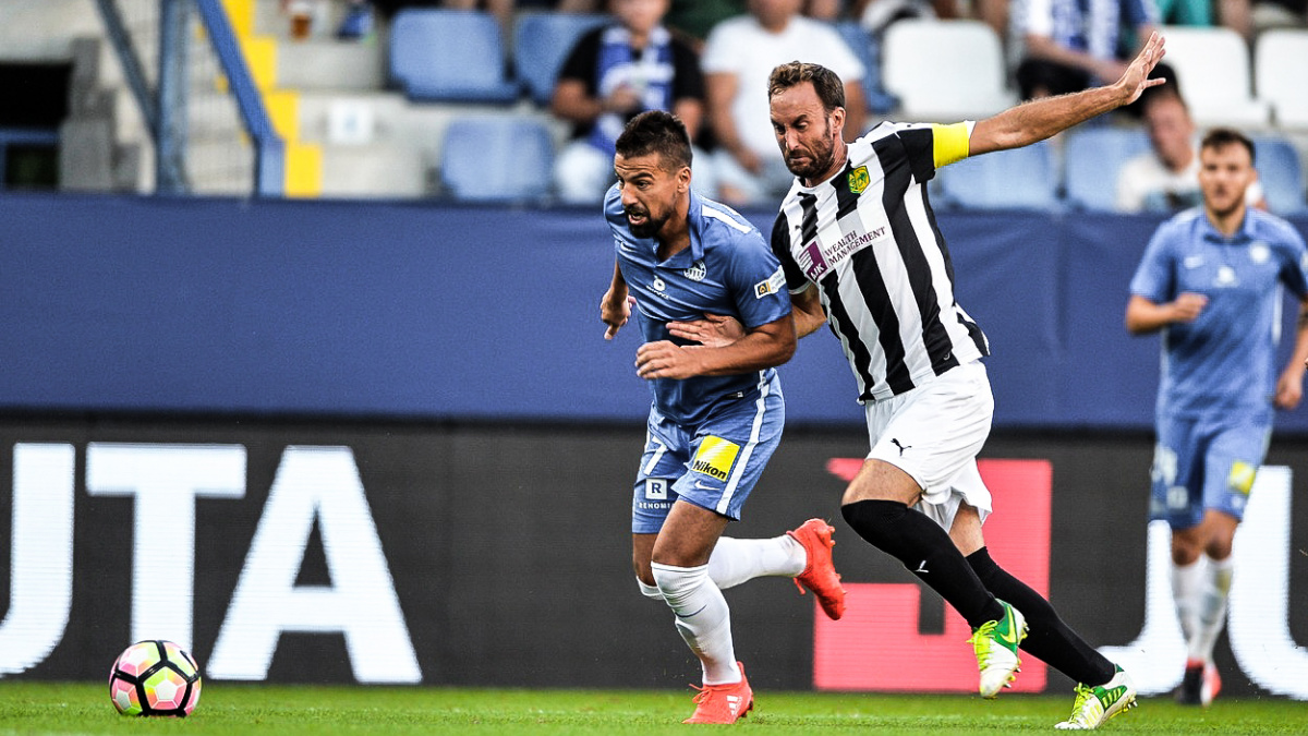 Spartě zajistilo postup štěstí, Liberci show. Slavia v Bruselu zázrak nevymyslela