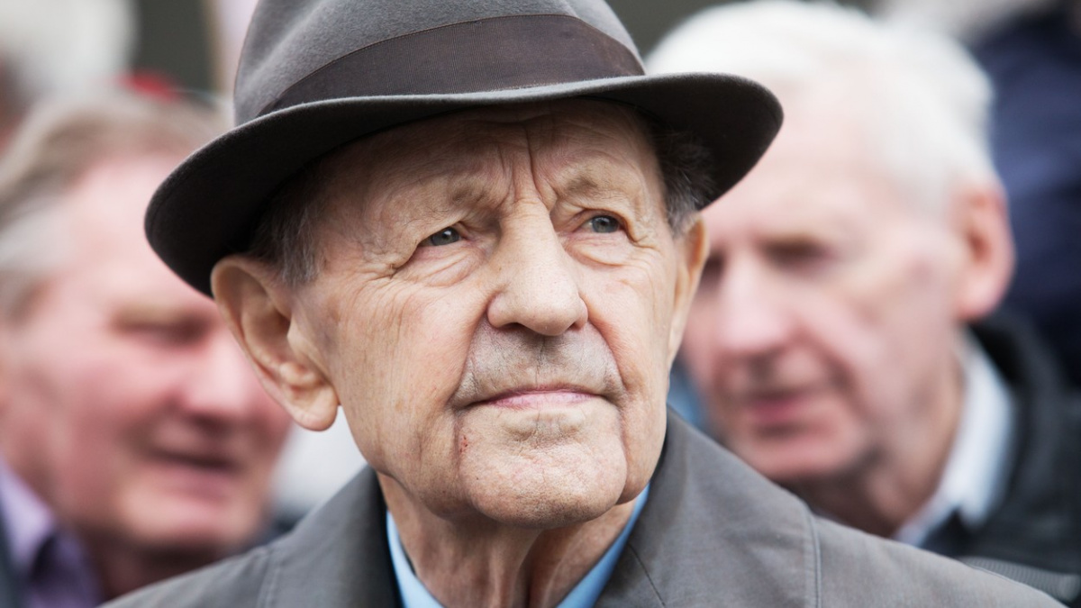 Německo bude vyšetřovat Jakeše a Štrougala. Kvůli zabití německých emigrantů