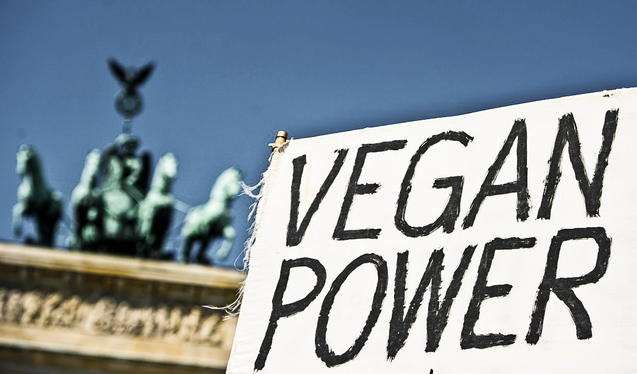Království veganů v obležení pojídačů bratwurstů