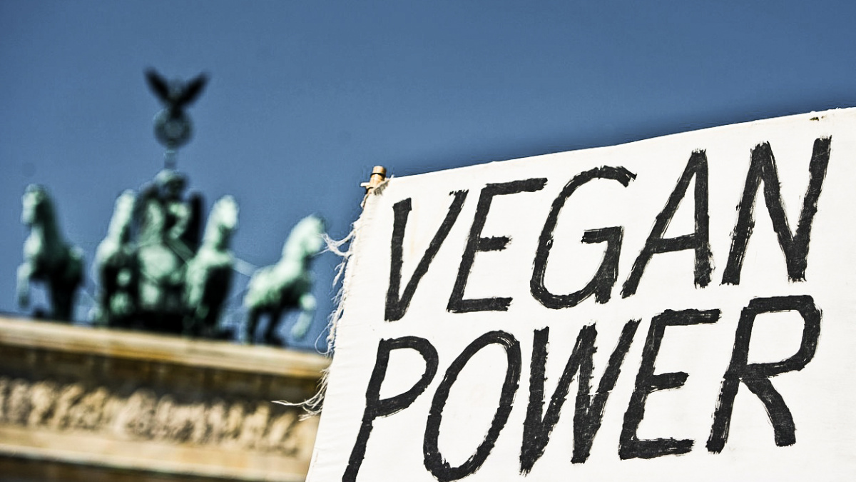 Království veganů v obležení pojídačů bratwurstů