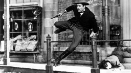 Lupičům s kvéry a kuklami odzvonilo. Banku vyloupíte v trepkách z domova