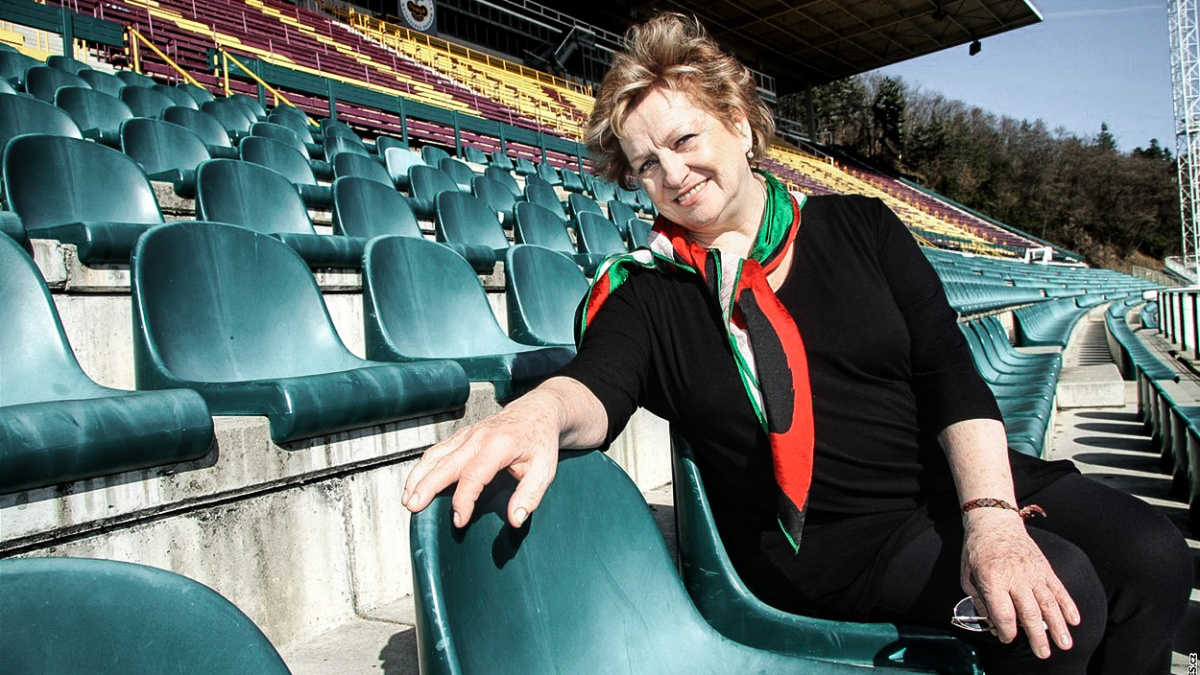 Zvony Svatovítské katedrály a slova obdivu. Sportovci se loučili s Čáslavskou