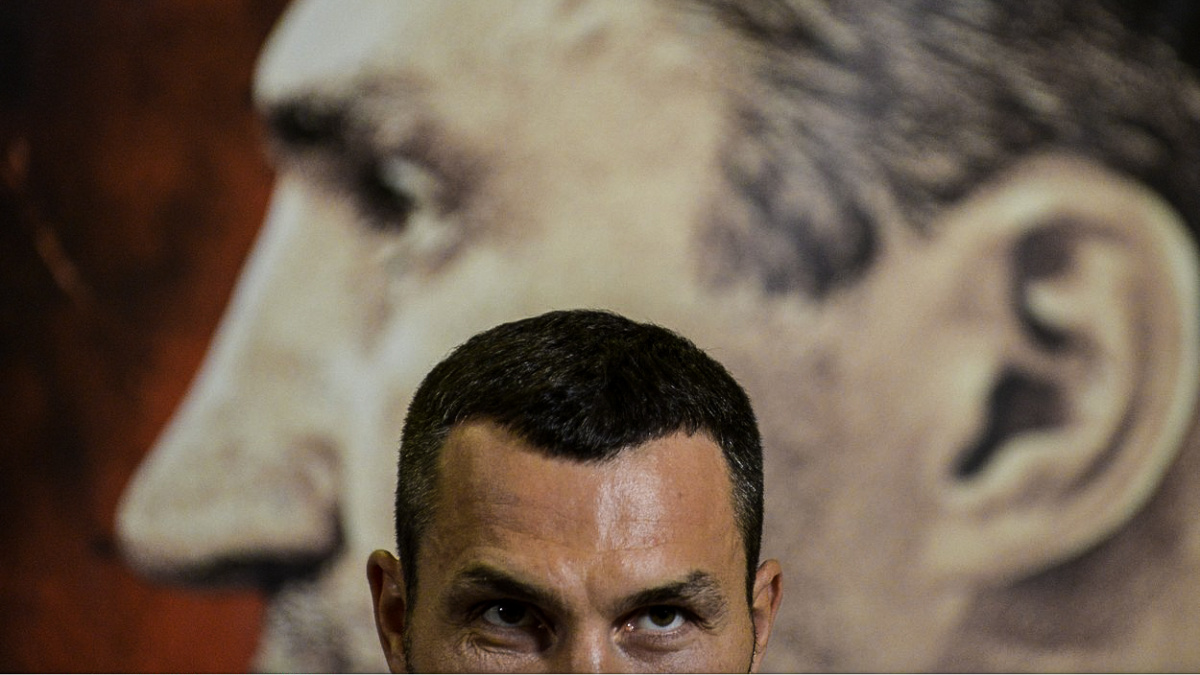 Porouchalo se mi auto, vymluvil se Fury. Přijeď třeba na kole, vzkázal mu Kličko