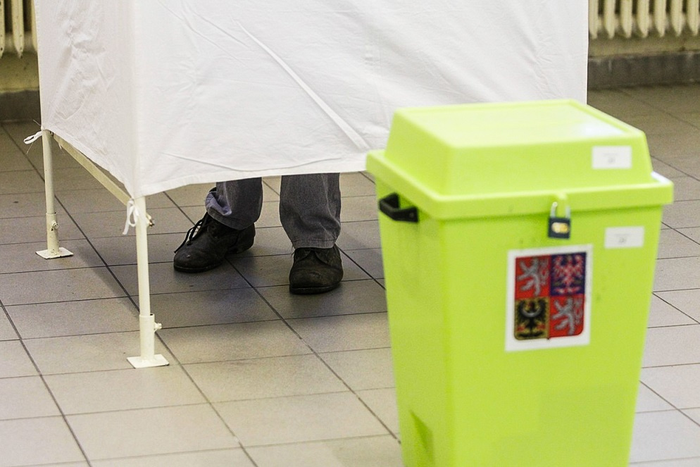 Krajské volby bez krajských témat: Problémy obyčejných lidí nezajímají ani politiky, ani ČT