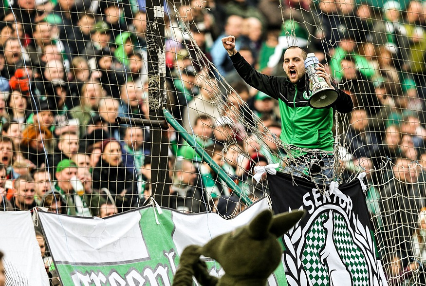 Romové na fotbal nepatří? Český 'anticiganismus' nezná hranic