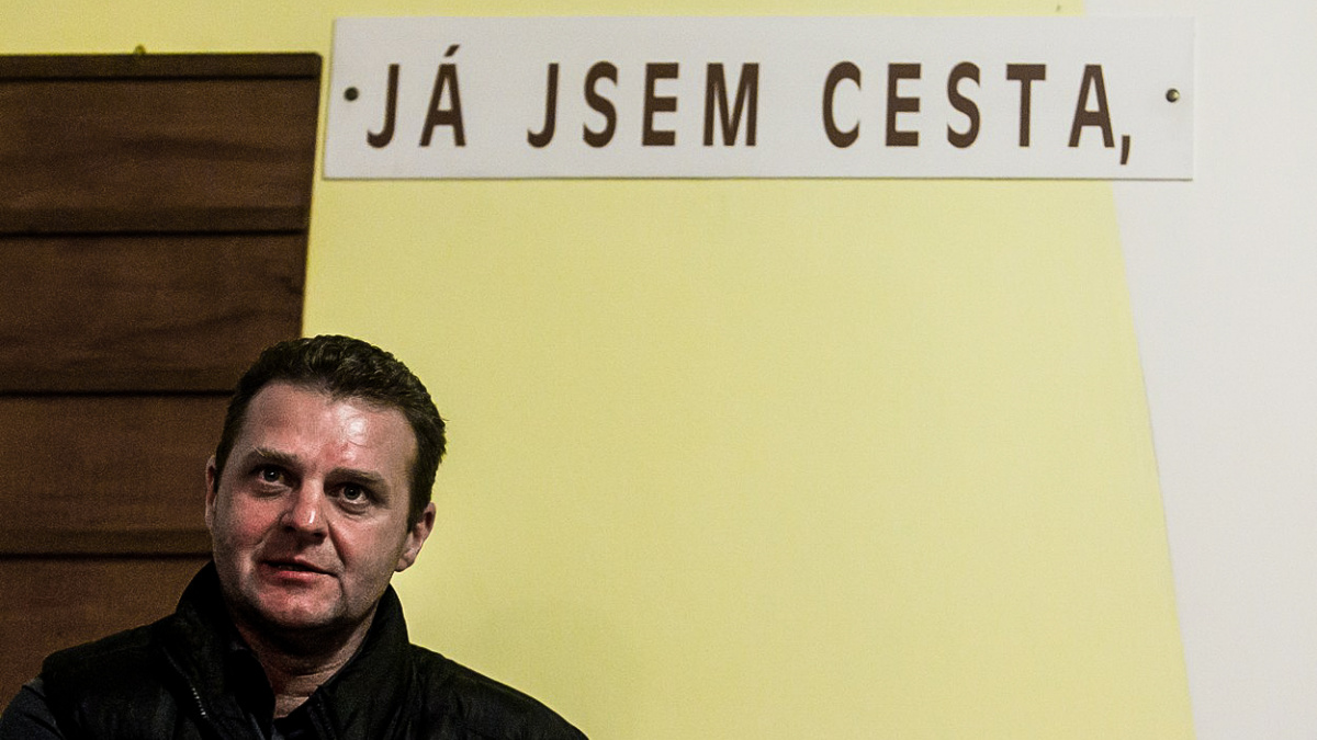 BIS varuje před ruskou propagandou. Komunistický poslanec Ondráček ji šíří, přitom ale kontroluje BIS…