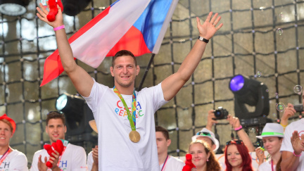 Obletovaný medailista nemůže jezdit metrem. Ale slávu si užívá