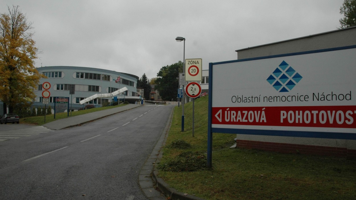 Policie vtrhla na hejtmanství v Hradci. Kvůli modernizaci nemocnice Náchod