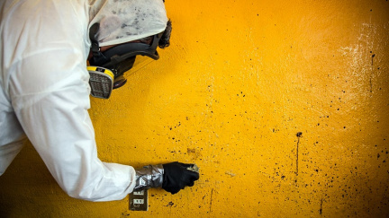 Muž, který uklízí po vraždách: Pustí si Black Sabbath a jde drhnout krev