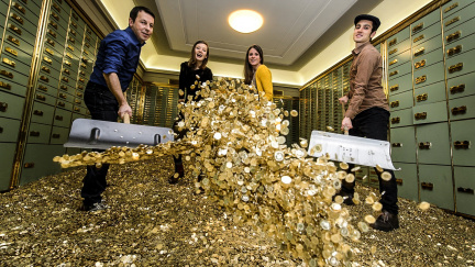 Odmítli peníze zdarma i zvýšení důchodů. Je to bláznovství, nebo láska k domovu?