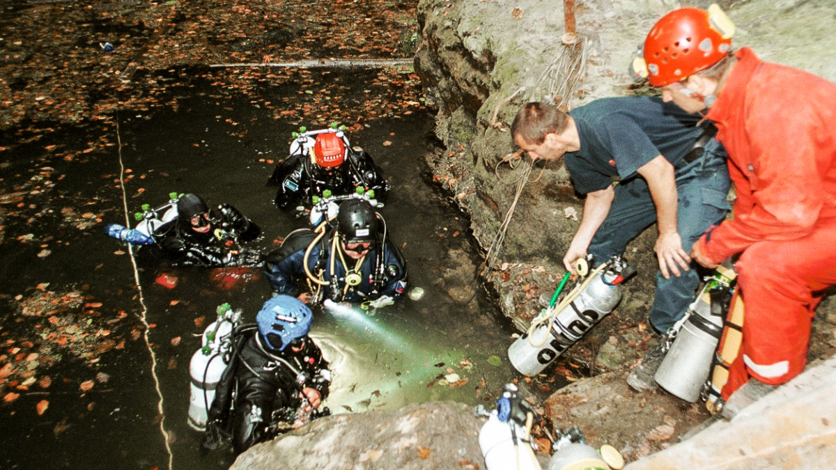 Nejhlubší zatopená jeskyně na světě? Nachází se v Česku