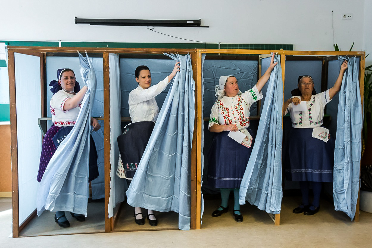 Maďaři kvóty odmítli. Referendum ale neplatí, přišlo málo voličů