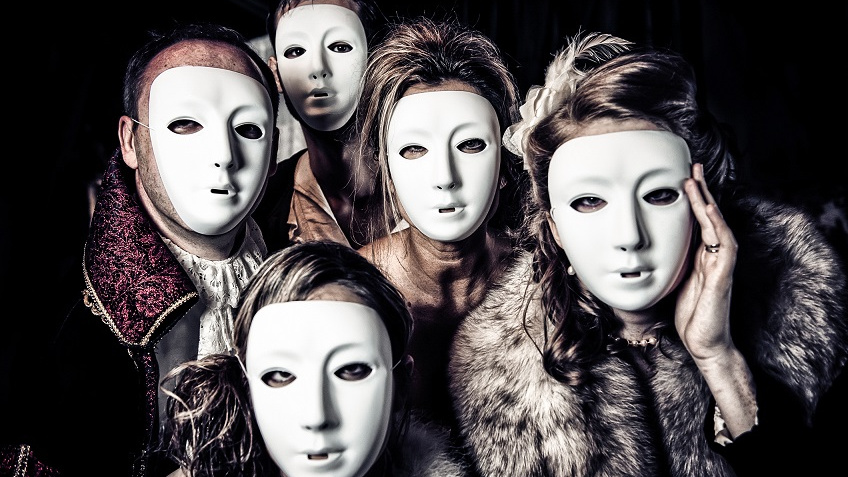 Diktát zlých kapitalistů… Nejagresivnější jsou před volbami komunisté, ukazuje analýza