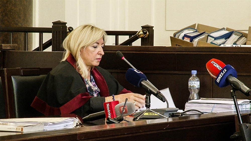 Policie obvinila státní zástupkyni známou z kauzy Opencard z vynášení informací