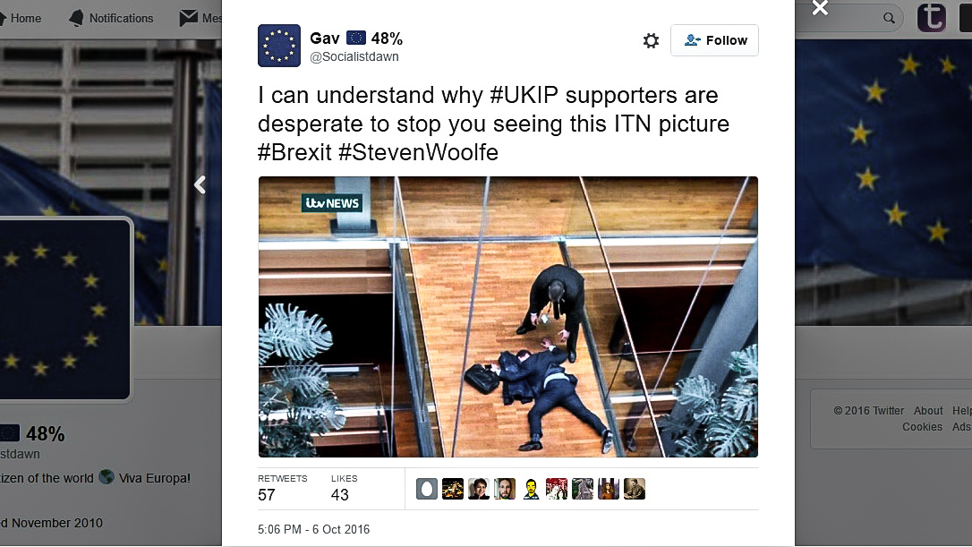 Po bitce v europarlamentu skončil britský politik s rozbitou hlavou v nemocnici