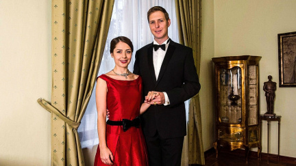 Historická královská svatba. Albánský princ si bere krásnou herečku