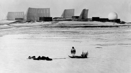 Tající ledovec může odhalit tajnou vojenskou základnu. A způsobit ekologickou katastrofu