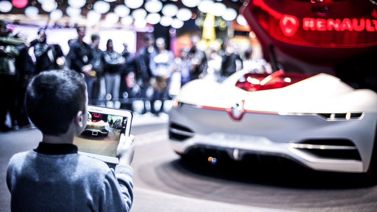 Automobilový bod zlomu: Budoucnost je elektrická, potvrdila Paříž