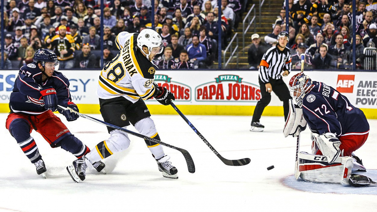 Krásný úvod sezony! Pastrňák pomohl Bostonu k výhře čtyřmi body