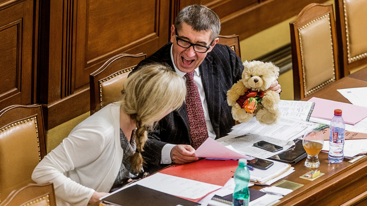 Vlády tropí hlouposti. Víte o nich?