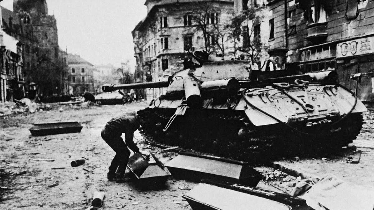 Pasivita Západu v roce 1956 byla pro nás velkým zklamáním, vzpomíná na maďarskou 'kontrarevoluci' Josef Mašín