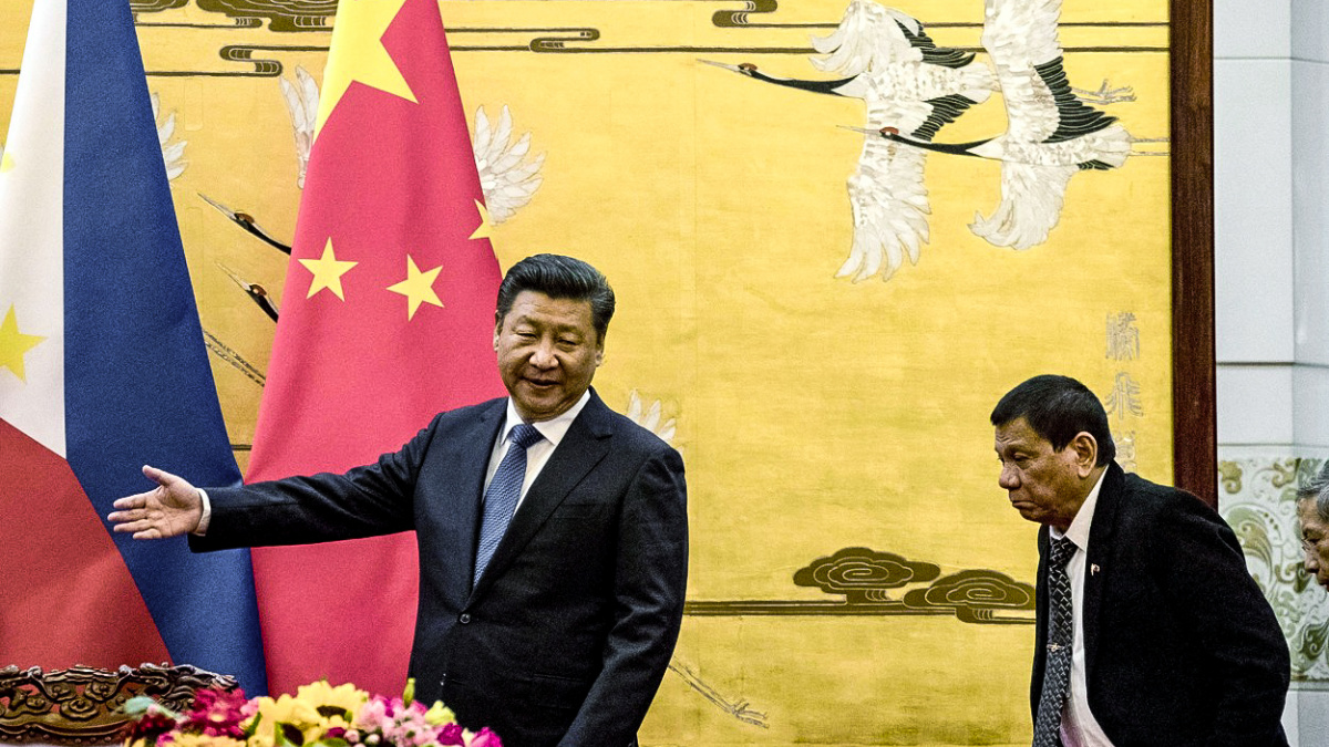 Japonsko v hrsti drzého Filipínce, který se žene do čínské náruče