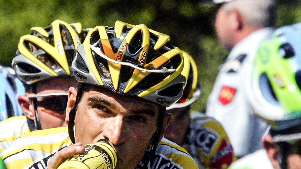 Ze sedla za mříže. Cyklistická hvězda chtěla vykrást obchod s mobily