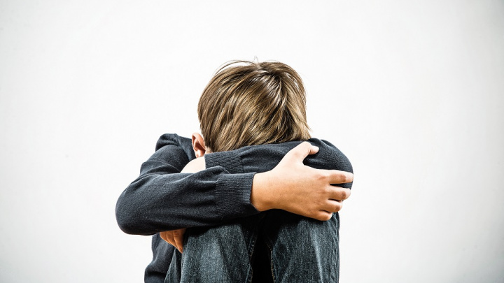 Proč osmiletí chlapci trpí špatnými náladami