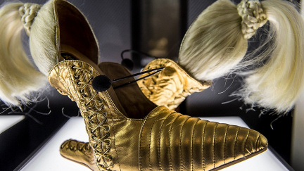 Psychadelický svět šíleného ševce: Dělá boty, ze kterých šílejí celebrity