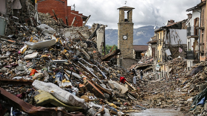 Proč se během zemětřesení v Itálii zřítilo tolik domů?