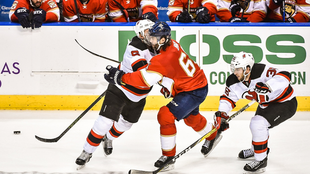 Zacha dal svůj premiérový gól v NHL, po trestu skóroval Pastrňák a bodoval i Jágr