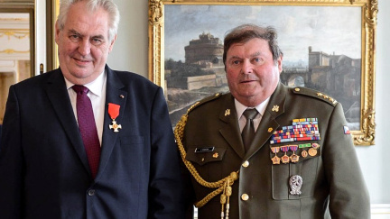 Já na bráchu, brácha na mě. Jak kontroverzní Český svaz bojovníků za svobodu rozdával medaile