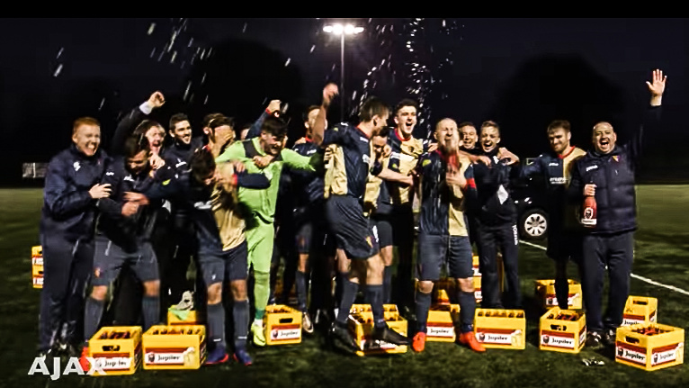 Skotové z páté ligy překonali slavný Ajax. Ten jim daroval basy piva