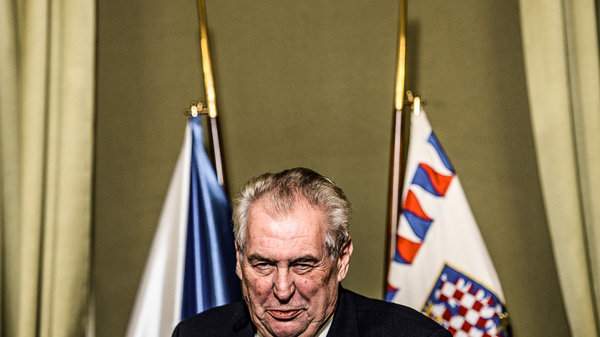 Zeman si chtěl šplhnout u Trumpa. Neviditelný velvyslanec mu zhatil plány