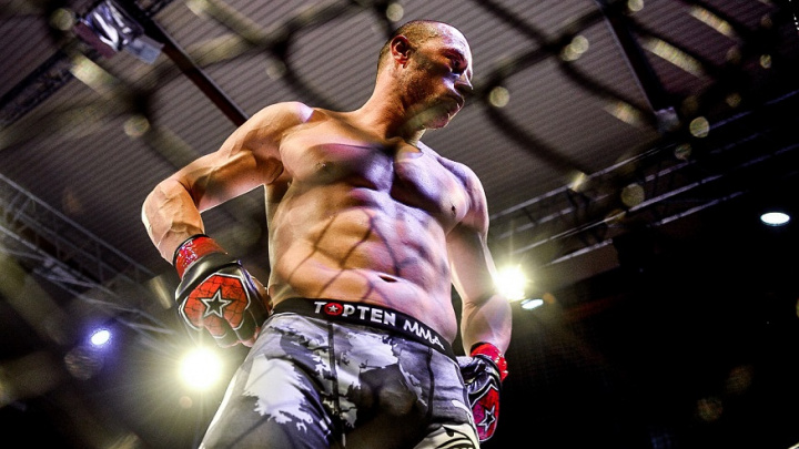 Neuvěřitelná cesta ligového fotbalisty k zápasům v kleci. Slepička vyhrál bez mrknutí