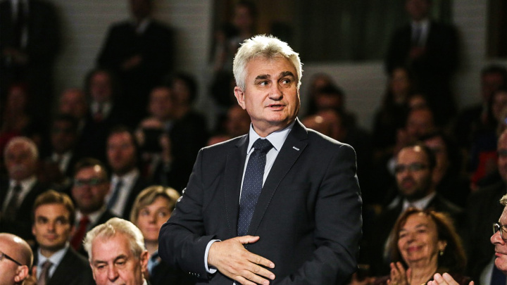 Štěch ustál dění kolem dalajlámy. Obhájil křeslo předsedy Senátu