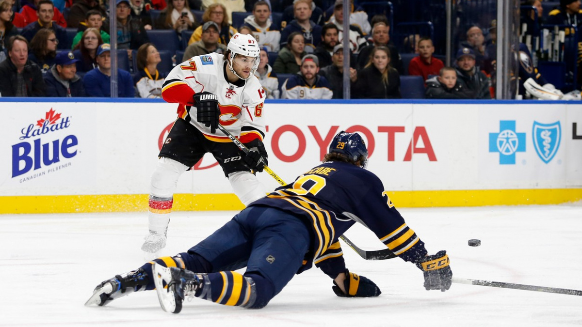 Frolík překvapil NHL žabičkou, Zacha a Kempný dvěma mínusy