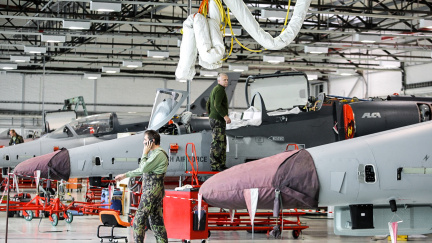 České bitevníky L-159 dlouho nikdo nechtěl. Teď se zvažuje jejich nová výroba