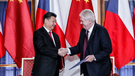 Čína po protestech stáhla zprávu, v níž Zeman a Hamáček chválili čínský komunistický systém