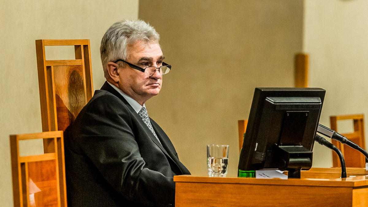 'Byl to Štěchův osobní názor.' Senátoři se distancovali od pročínského prohlášení