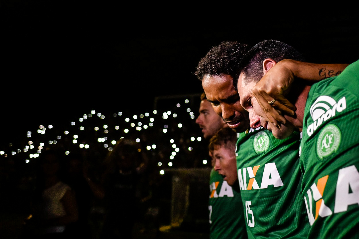 Došlo nám palivo, volal o pomoc pilot zříceného letadla s fotbalisty