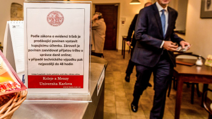 EET v říši za zrcadlem: Babišovo 'opus magnum' jako z éry kalkulaček