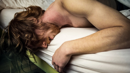 Jít si zaběhat po prohýřené noci není bláznovství. Ochráníte si mozek