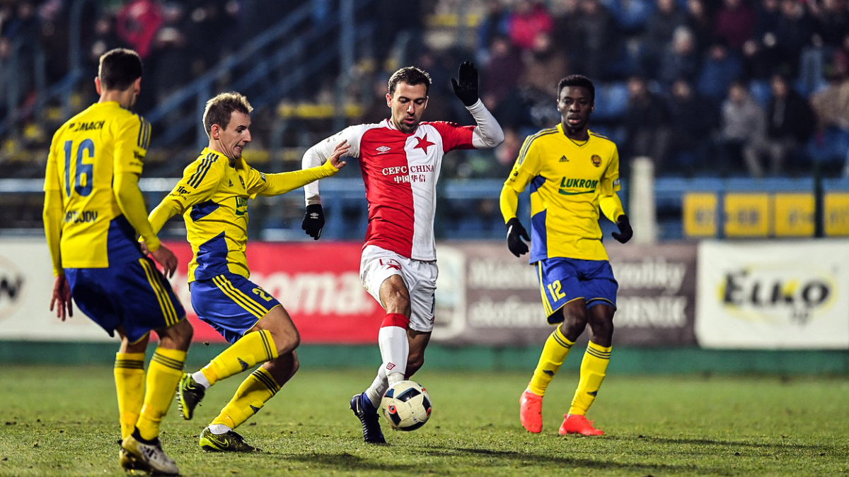 Slávistická kometa přezimuje bod za 'odloženou' Plzní. Nejhorší zlobili