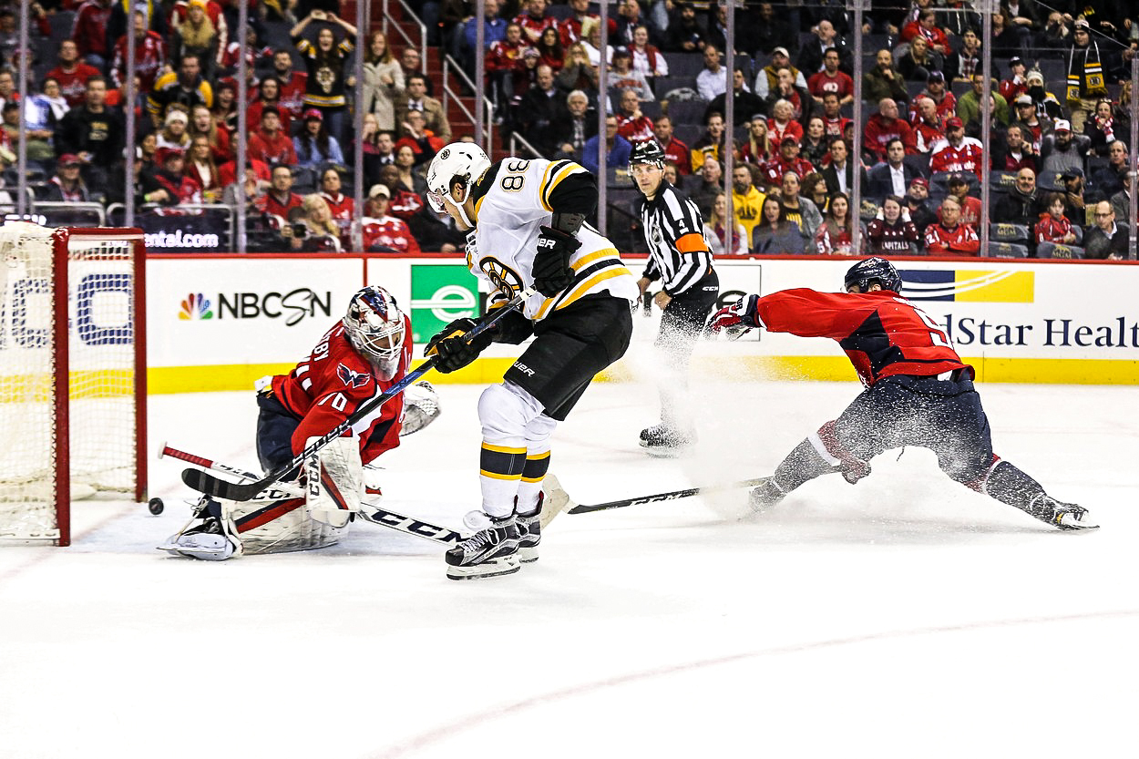 Pastrňák znovu skóroval a pozvedl ztracený zápas. Bruins vytěžili aspoň bod