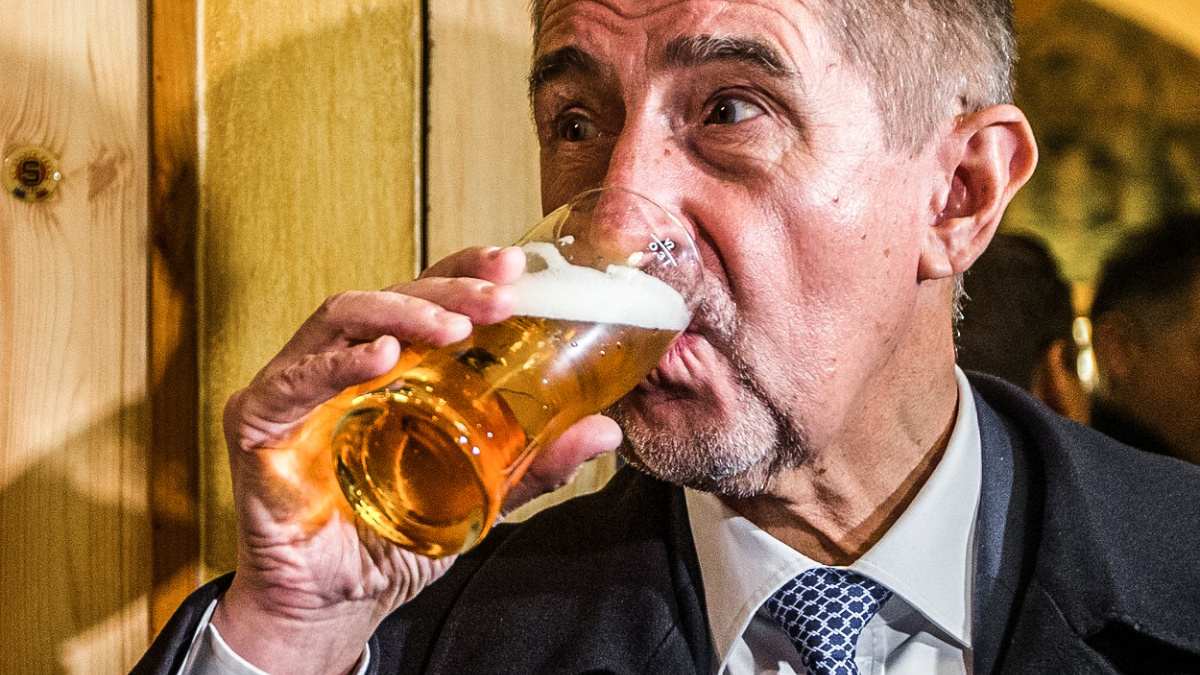 Krize je za námi. Proč tedy platíme krizové daně?