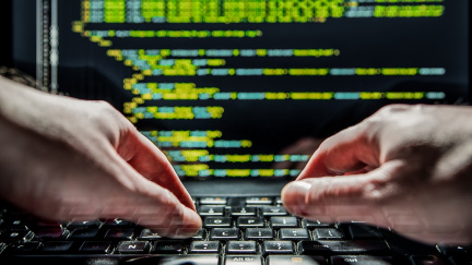 Komentář: Právo na soukromí se drolí. Rozvědka nám chce procházet emaily