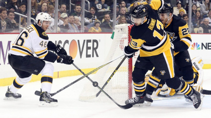 Pastrňák má dva body a dotahuje na Crosbyho, Šustr dal první gól v sezoně